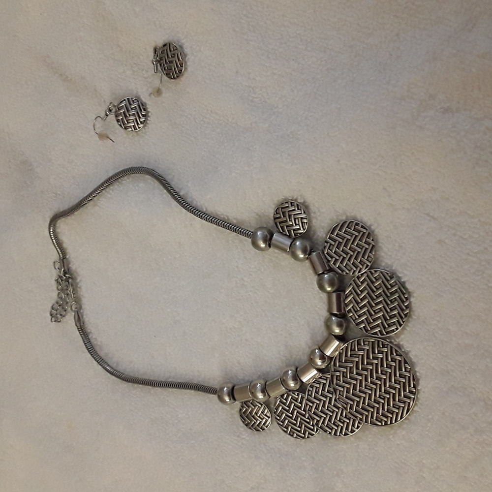 Short Silver Weave Pattern Circles Necklace Set